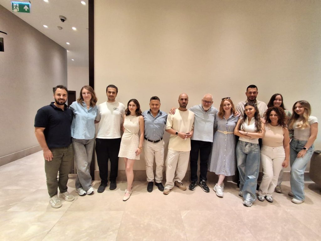 Beyaz Kağıt_Photo Aile Son